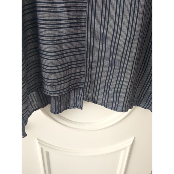 Cheyenne Elegant Black Tunic Top with Striped Pattern and Relaxed Fit - Picture 8 of 12